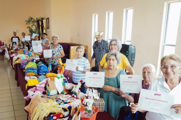 Estudiantes de Casa Club del adulto activo invitan a bazar de arte