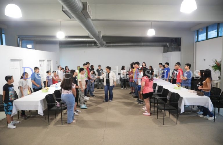 Inician adolescentes divertido campamento de ciencia y tecnología