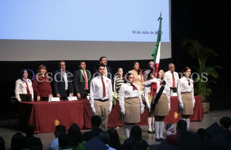 Preparatoria “Elena Poniatowska” entrega a la sociedad más de 240 estudiantes