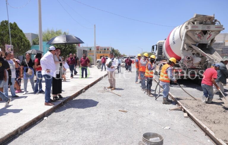 Supervisa Carmen Lilia Canturosas avance de obras de infraestructura vial en Los Olivos