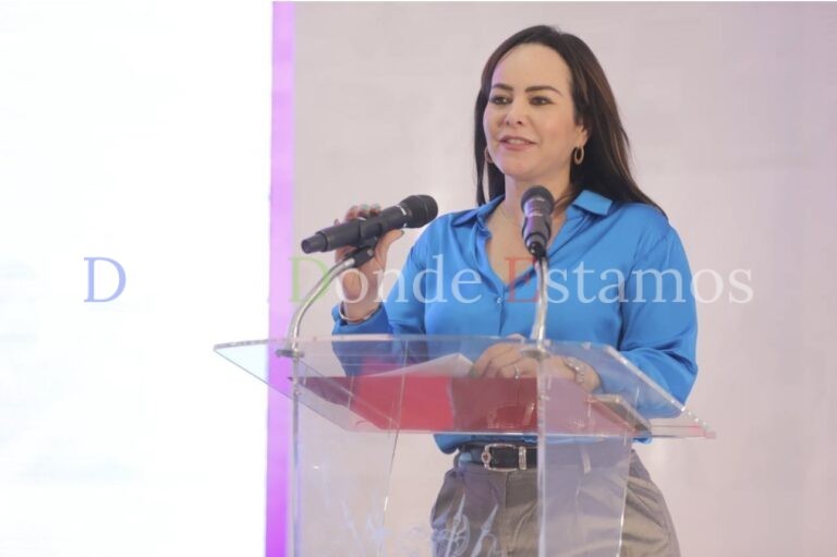 Cumple gobierno municipal con pago de becas UNE 2024 y apoyo para maestros