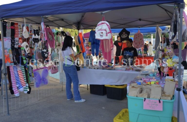 Gobierno Municipal impulsa a jóvenes emprendedores con bazar edición halloween
