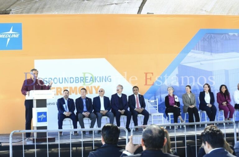 Coloca Américo primera piedra de nueva planta Medline en Nuevo Laredo