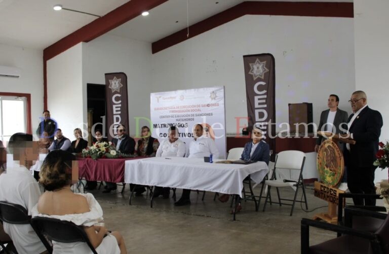 Formalizan su unión 13 parejas en el CEDES de Matamoros