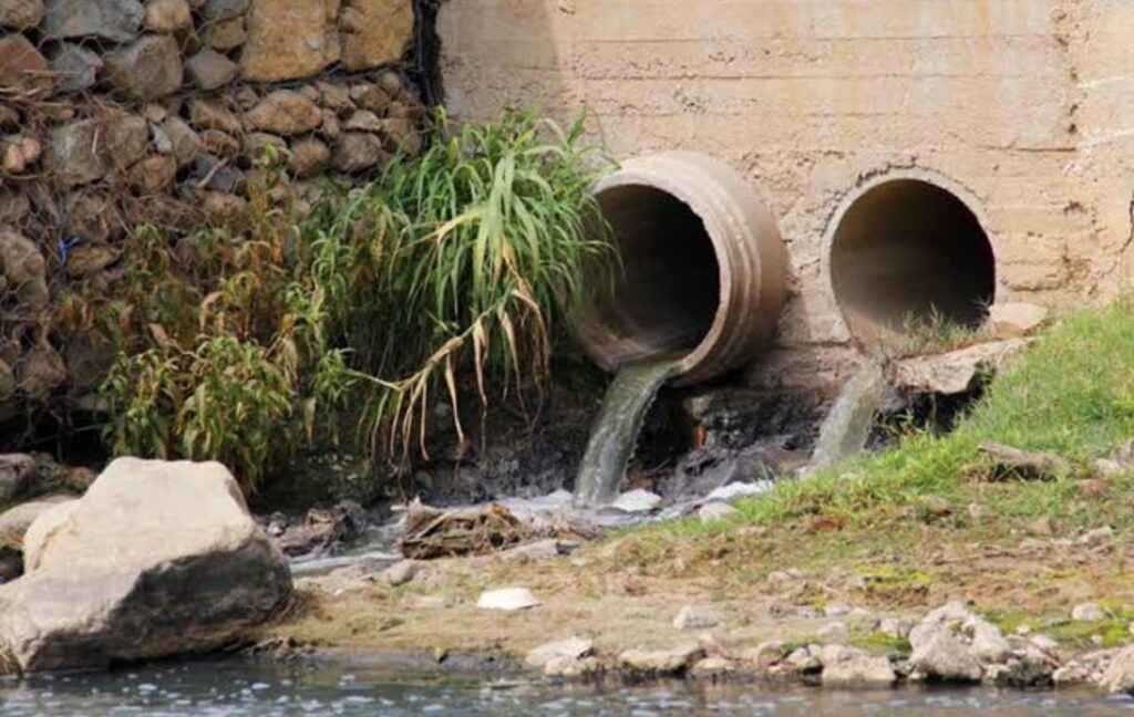 Revisan no se viertan descargas sobre cuerpos de agua