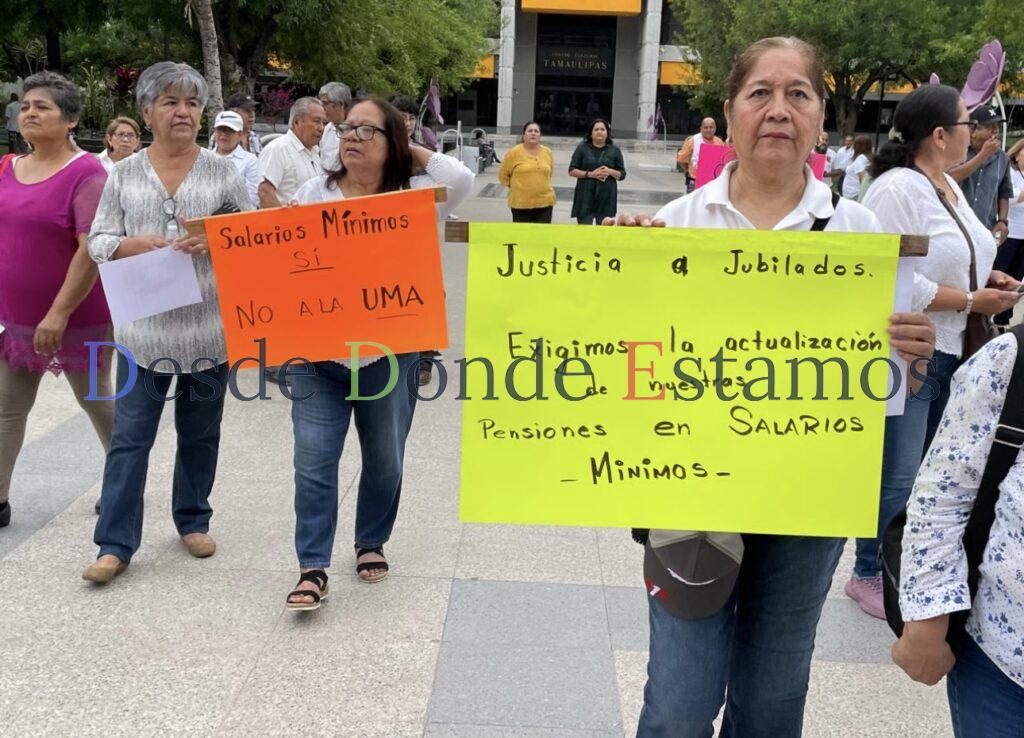 Protestan jubilados contra pago de pensión en UMAS