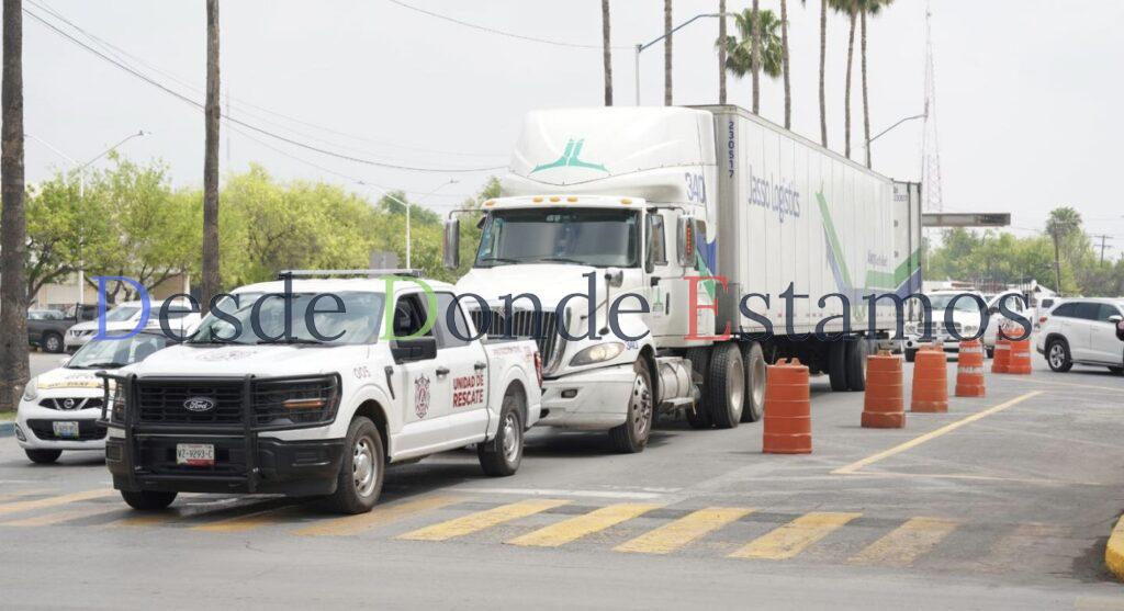 Sale tráiler de Nuevo Laredo con toneladas de ayuda para Reynosa