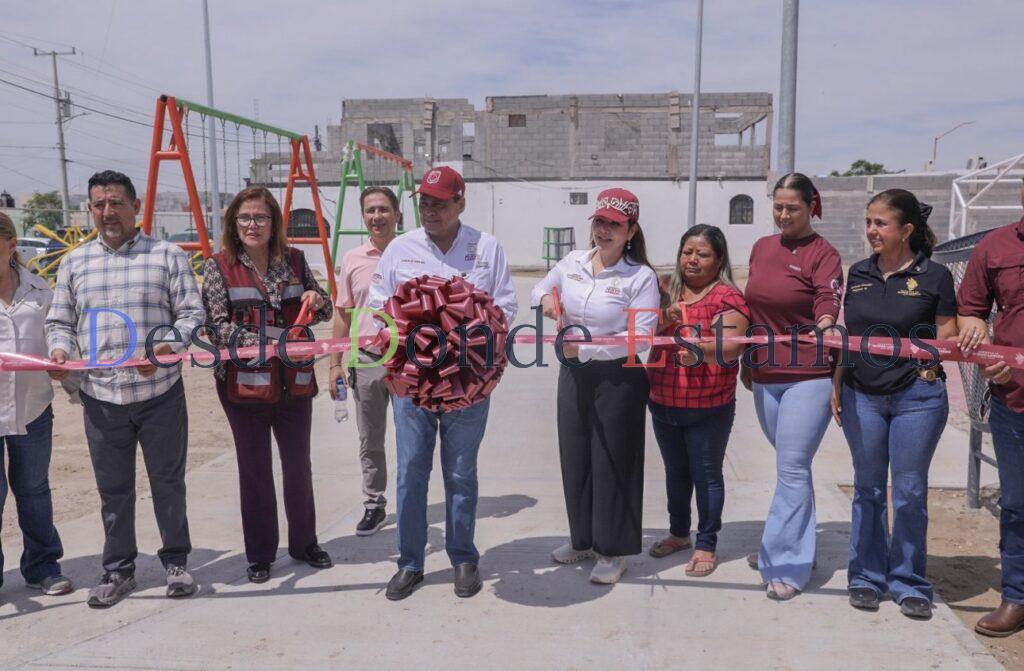 Entrega Carmen Lilia rehabilitación de plaza en Villas de San Miguel