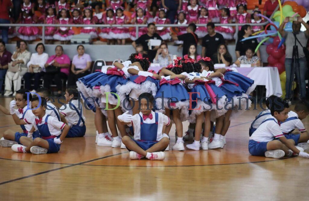 Tradiciones y valores, base para un mejor futuro de la niñez: Lucy de Gattás