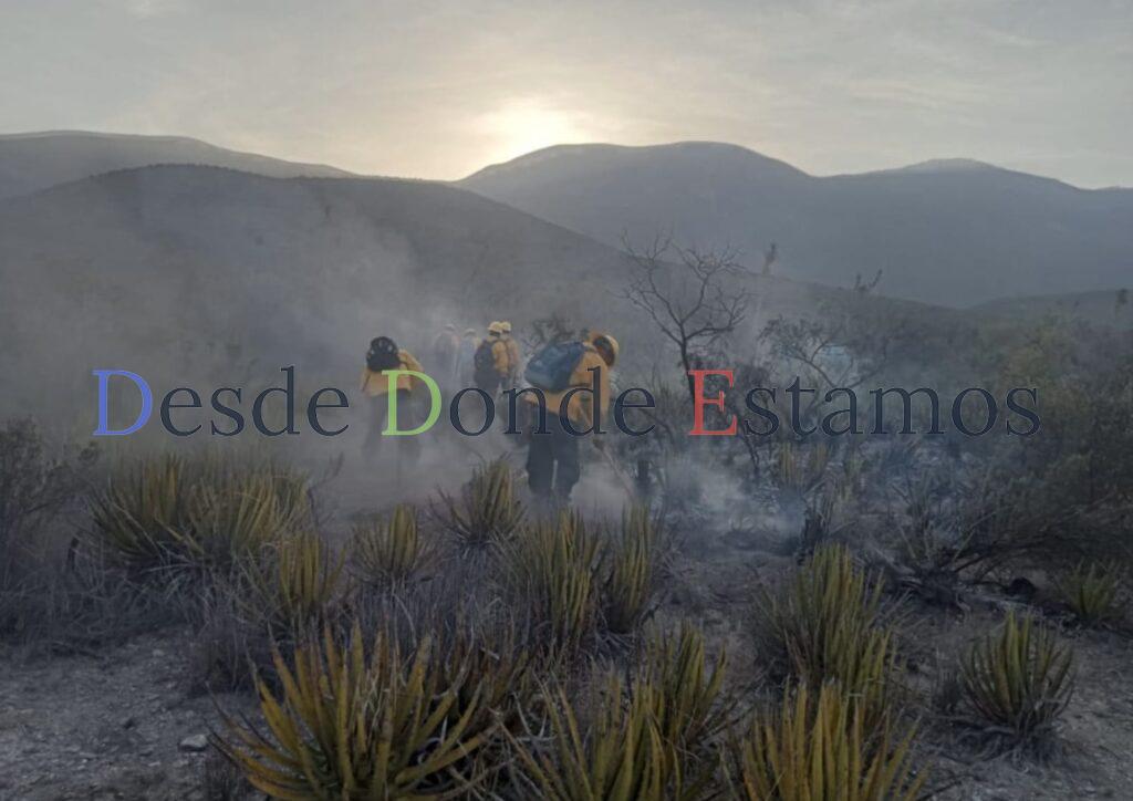 Refuerzan brigadistas de la SEDUMA combate a incendio de pastizales en Tula