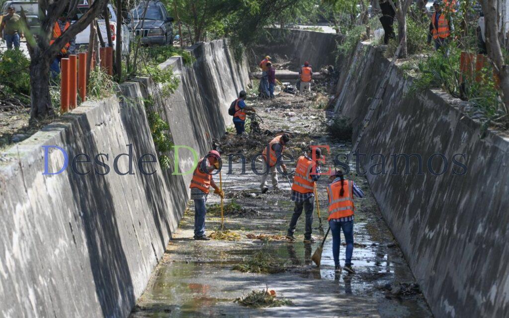 Supervisa alcalde limpieza de dren pluvial