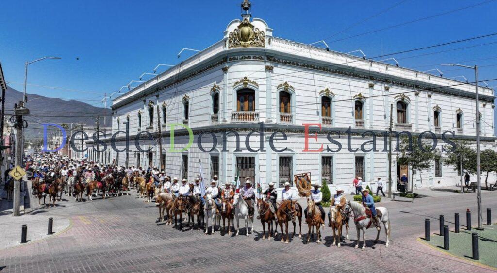 Cabalgantes celebran bicentenario de fundación de Victoria