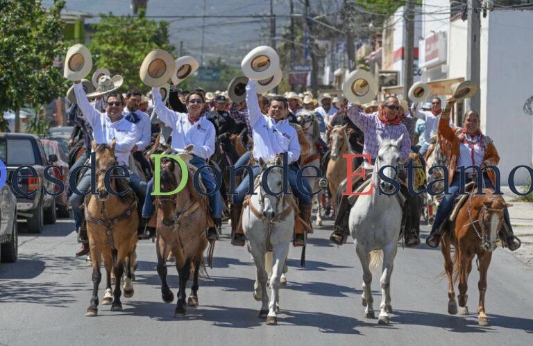 Cabalgantes celebran bicentenario de fundación de Victoria