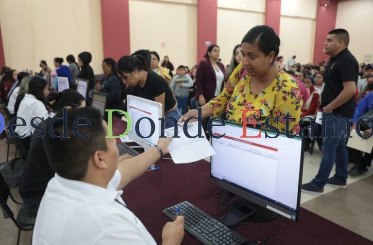 Inicia entrega de tarjetas de becas municipales