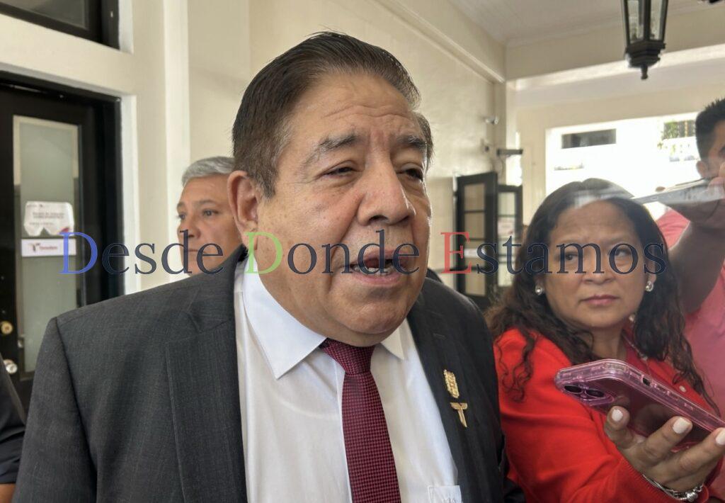 Defiende secretario a Guardias; rechaza “siembra” de dinero y arma