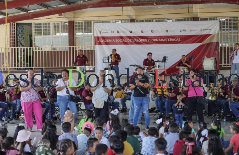 Celebra SEBIEN a niños con música y juegos