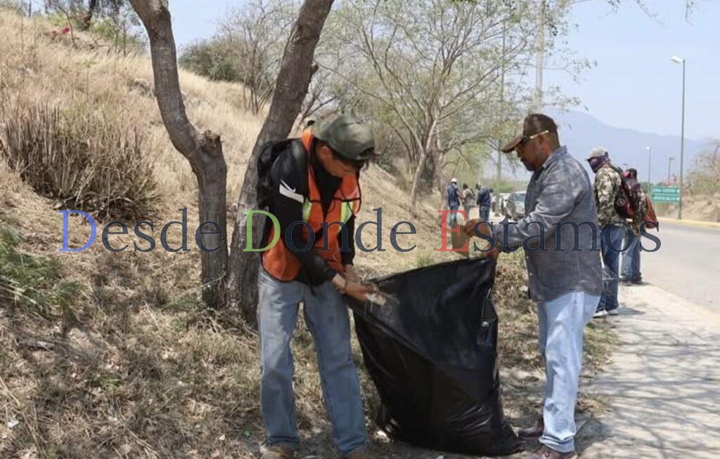 Supervisa alcalde limpieza en camellones
