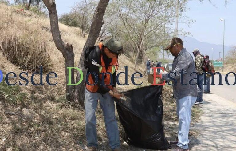 Supervisa alcalde limpieza en camellones