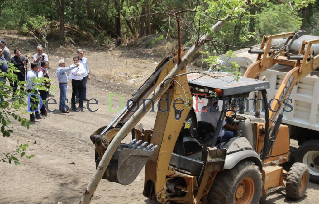 Supervisa alcalde avance de reparación de puente peatonal