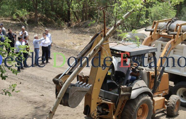 Supervisa alcalde avance de reparación de puente peatonal