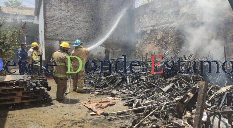 Extingue Bomberos incendio en almacén municipal