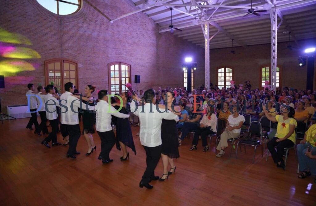 Dirección de Arte y Cultyra celebra a las madres en Nuevo Laredo