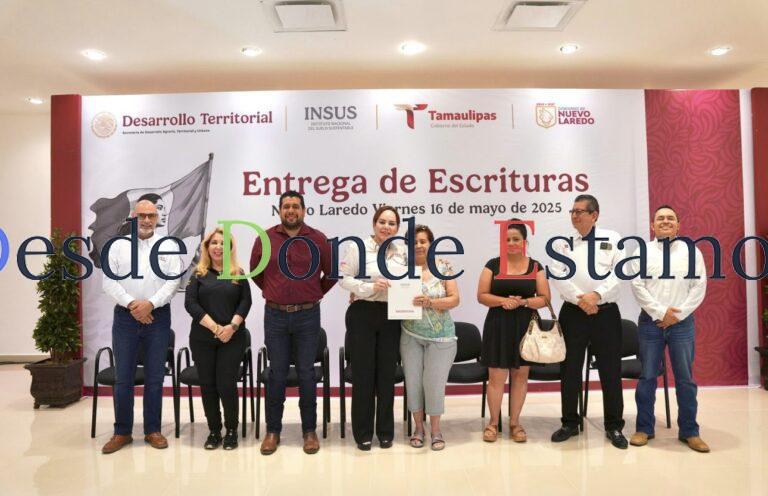 Aseguran patrimonio de 100 familias con entrega de escrituras