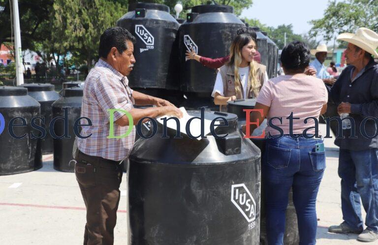 Entrega SEBIEN tinacos en Jaumave