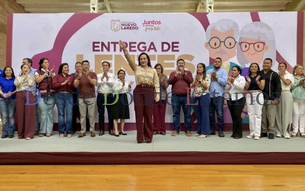 Mejora Carmen Lilia calidad de vida de familias con entrega de anteojos gratuitos