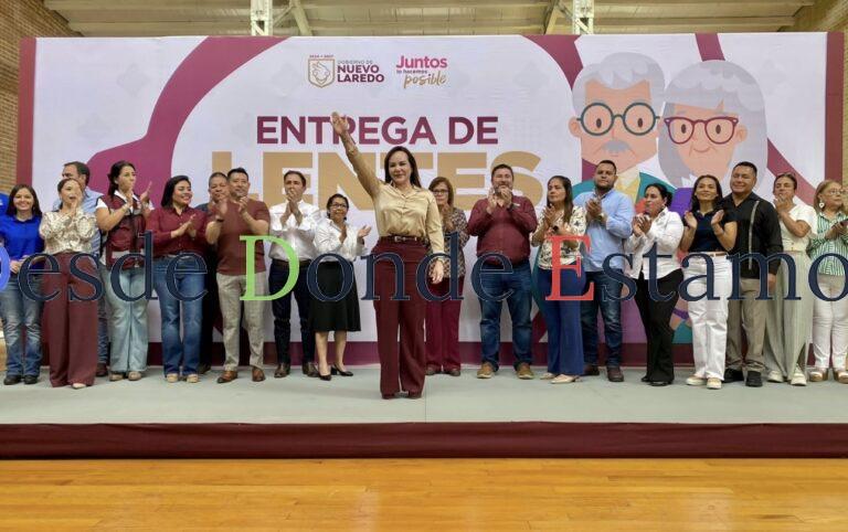 Mejora Carmen Lilia calidad de vida de familias con entrega de anteojos gratuitos