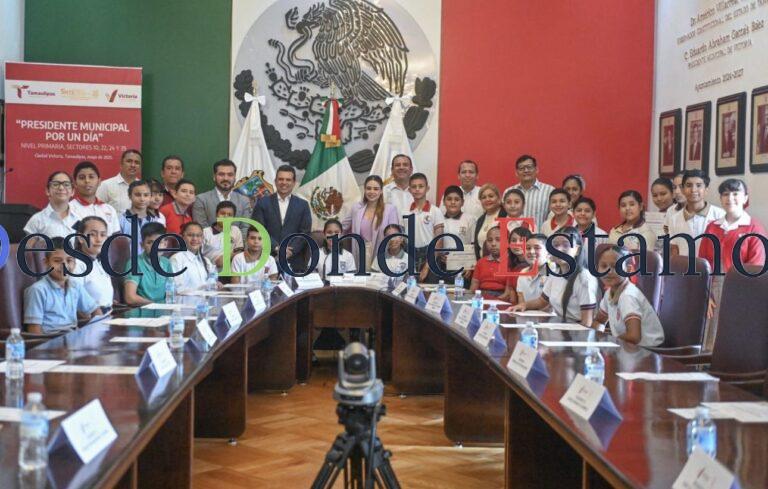 Viven 24 alumnos experiencia como Presidente y Regidores de Victoria