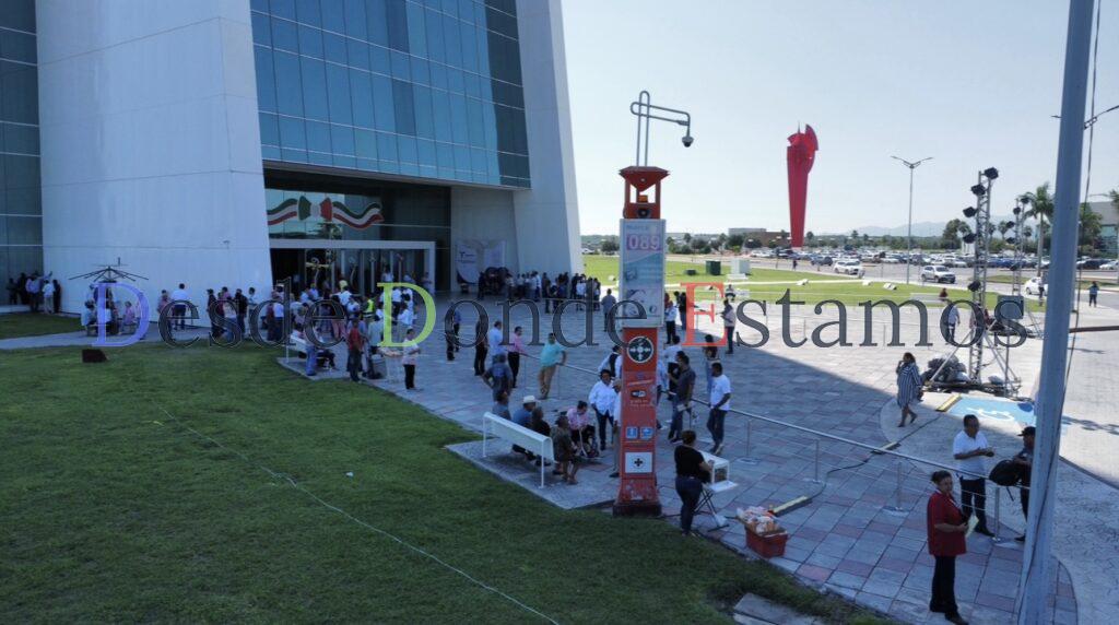Desalojan Torre Bicentenario por movimiento de estructura