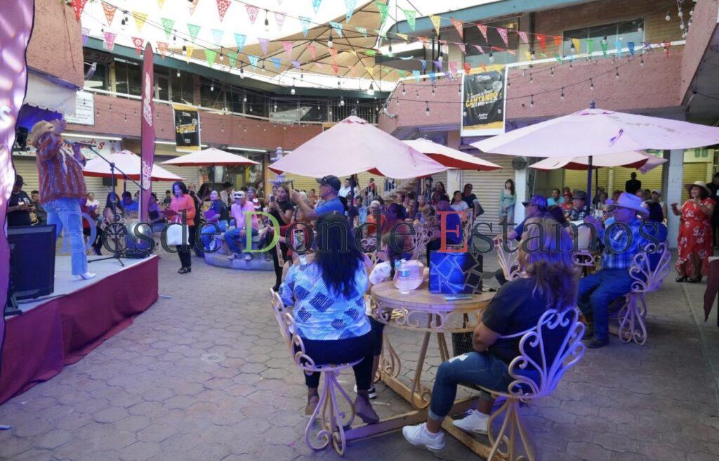 Exitoso Karaoke en Cantando en el Mercado