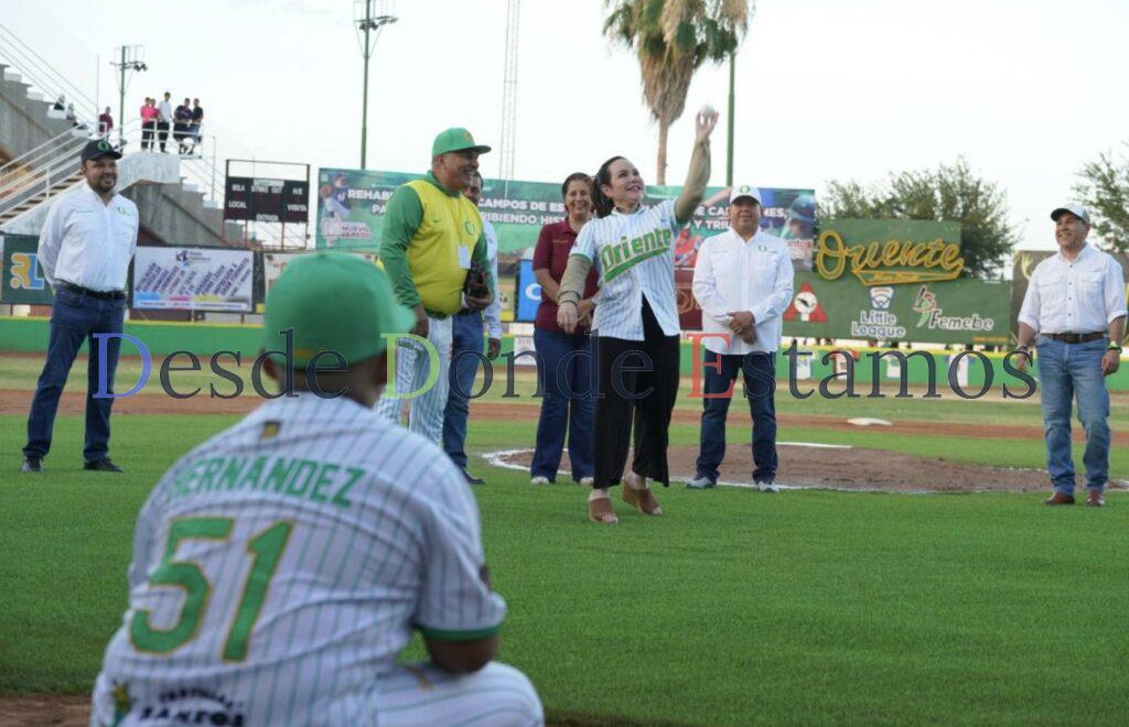 Entrega Carmen Lilia campos de béisbol renovados