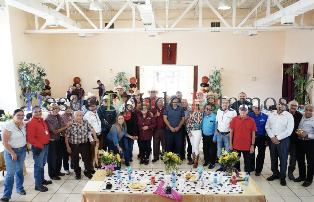 Celebra DIF Nuevo Laredo a los padres en casa Club del Adulto Mayor