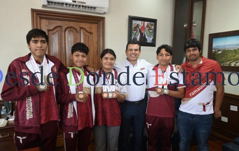 Recibe alcalde de Victoria a medallistas