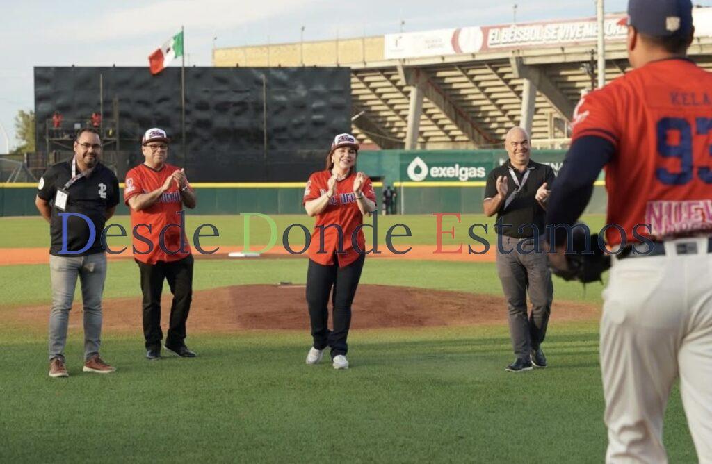 Lanza Carmen Lilia primera bola en juego Tecos – Charros