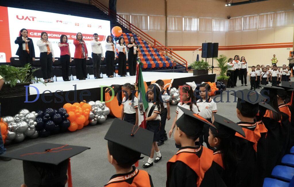 Dámaso Anaya e. Isolda Rendón presiden graduación de CENDIS de la UAT