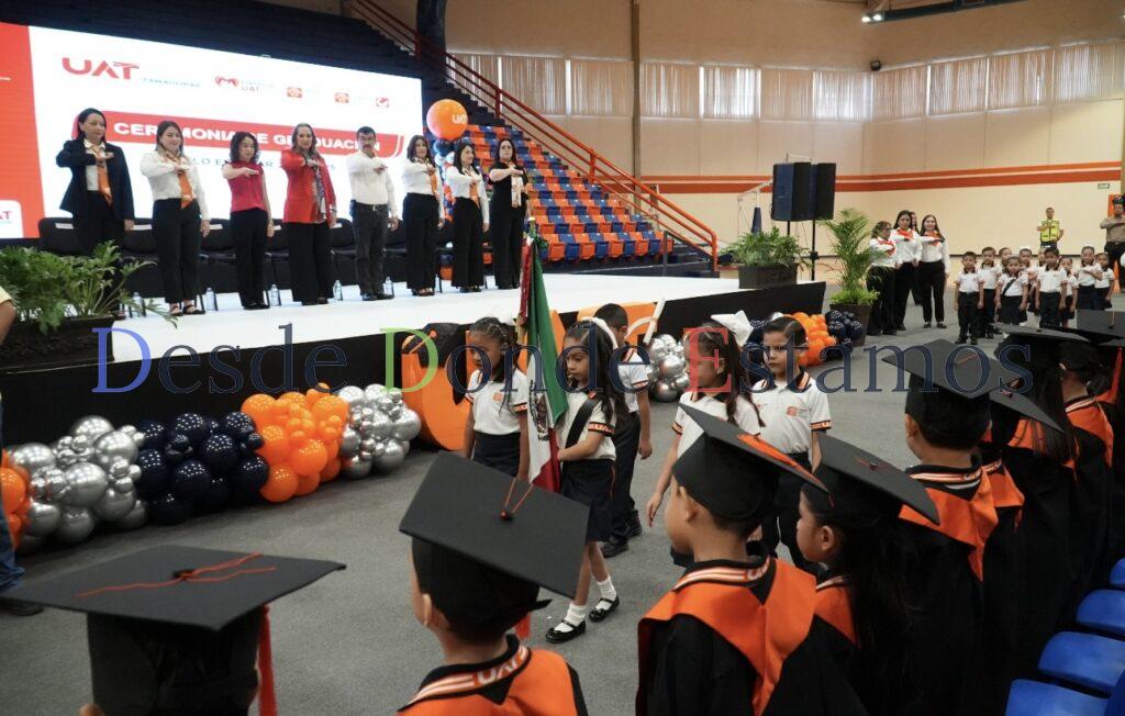 Dámaso Anaya e Isolda Rendón presiden graduación de CENDIS de la UAT