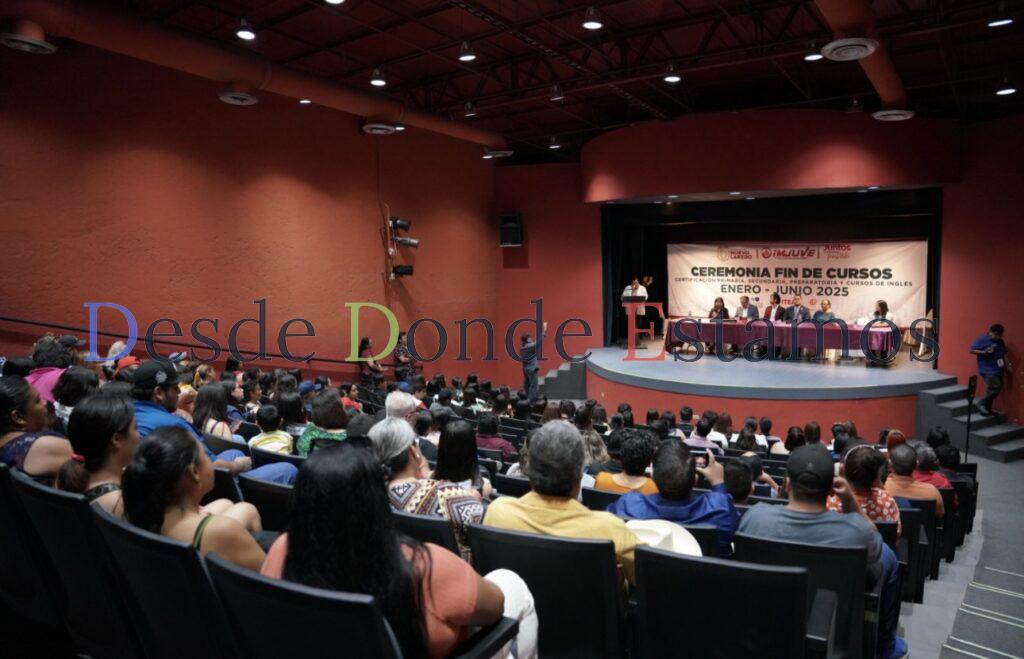 Jóvenes neoladerenses concluyen sus estudios gracias a programas de IMJUVE