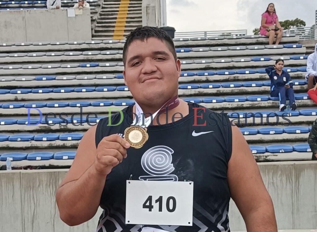 Gana estudiante del COBAT primer lugar en lanzamiento de bala