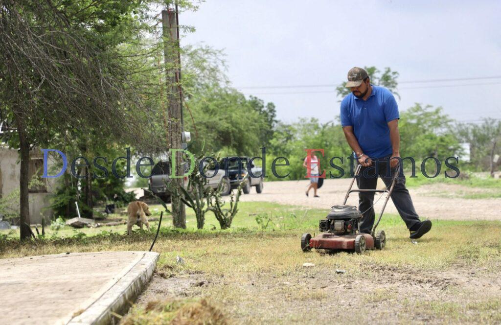 Lleva SEBIEN apoyos en tinacos y empleo temporal a Aldama
