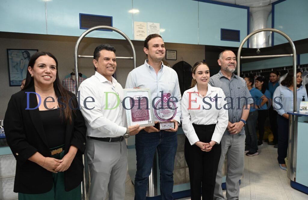 Entrega DIF Victoria insignia a empresa inclusiva