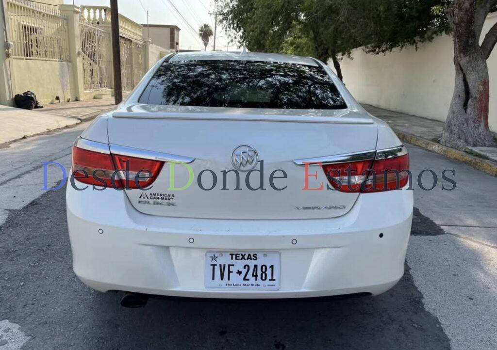 Interminable circulación de autos y camionetas americanas