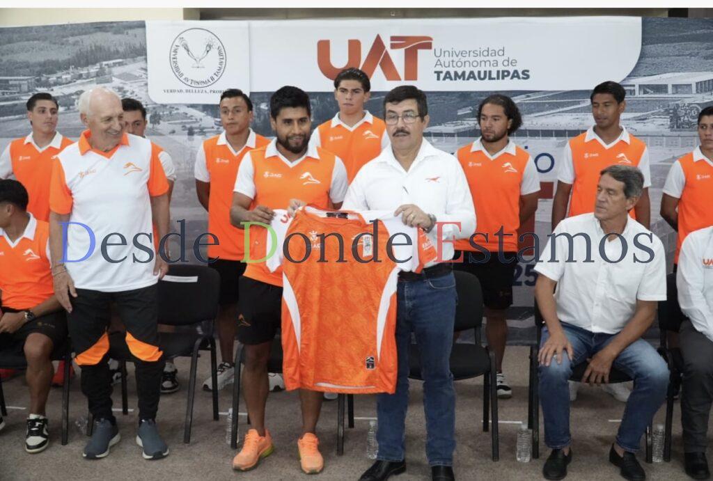Rector de la UAT presenta oficialmente al equipo Correcaminos