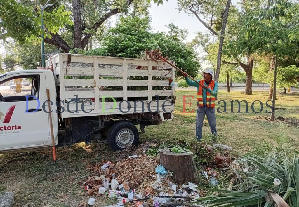 Mantiene Ayuntamiento limpios espacios públicos y plazas
