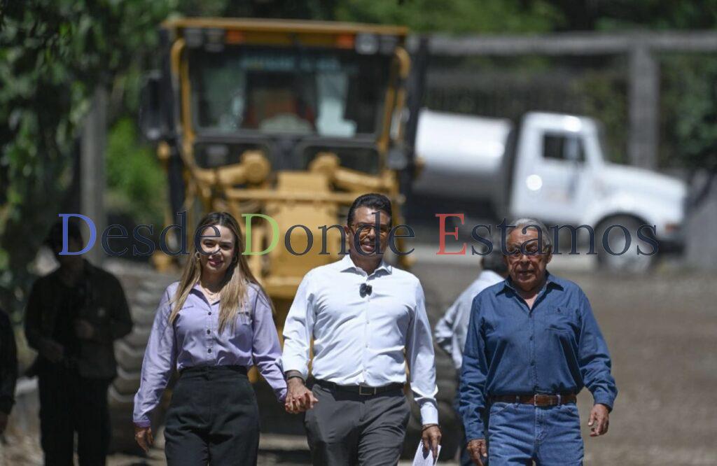 Supervisa Lalo Gattás obra de concreto hidráulico en la Simón Torres