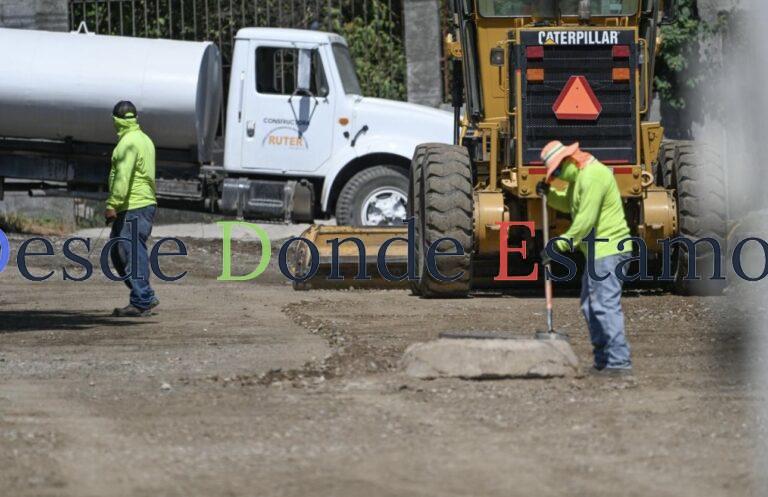 Supervisa Lalo Gattás obra de concreto hidráulico en la Simón Torres