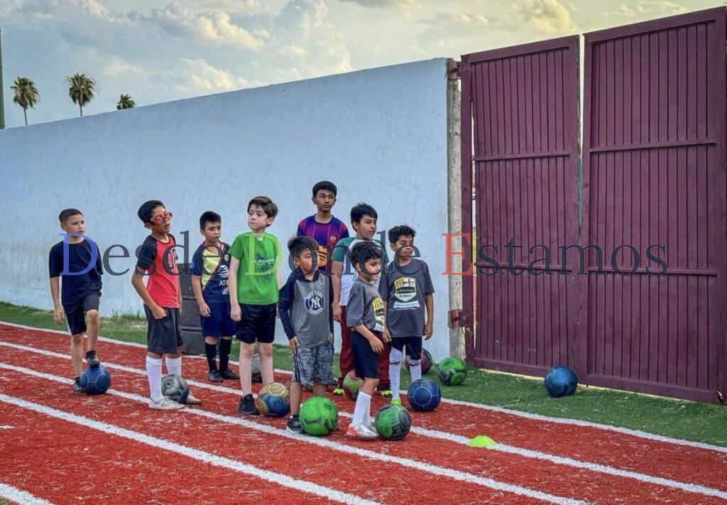 Fortalecen niños habilidades deportivas en Campamento de Verano