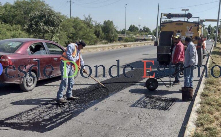 Obras públicas acelera programa de bacheo en colonias de Victoria